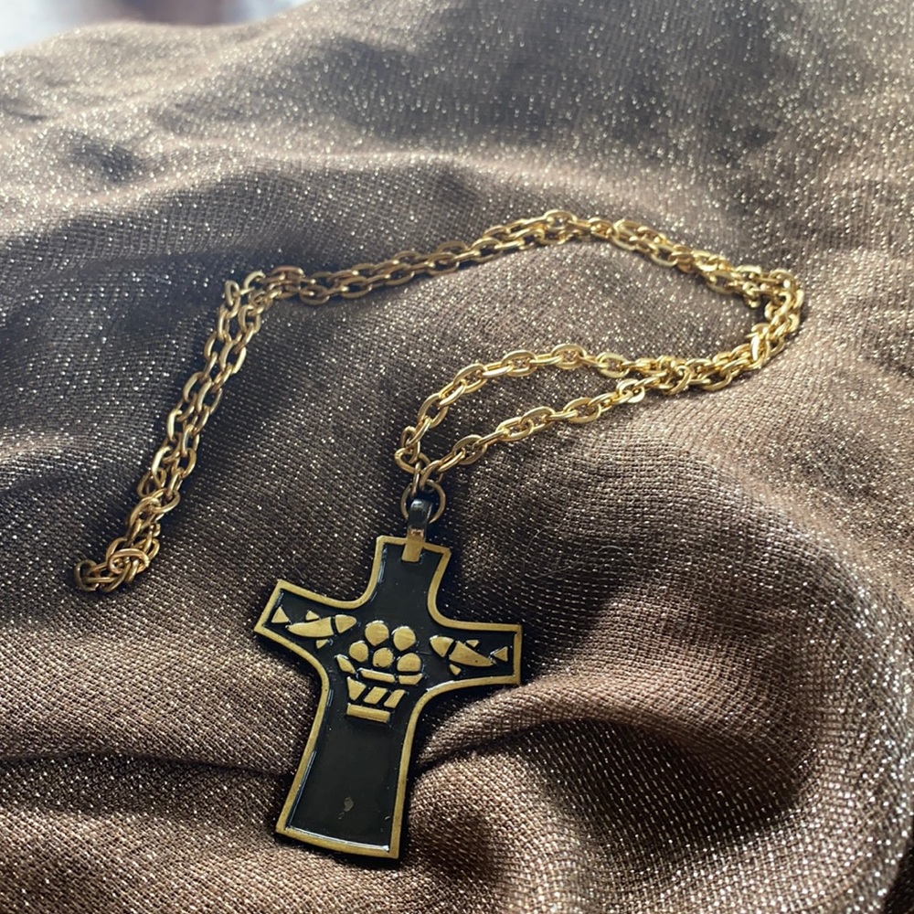 1987 Terra Santa Guild Israel gold tone & brown communion cross unisex necklace